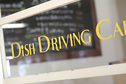 ●教習の後は、オープンテラスでほっと一息。「DISH DRIVING CAFE」